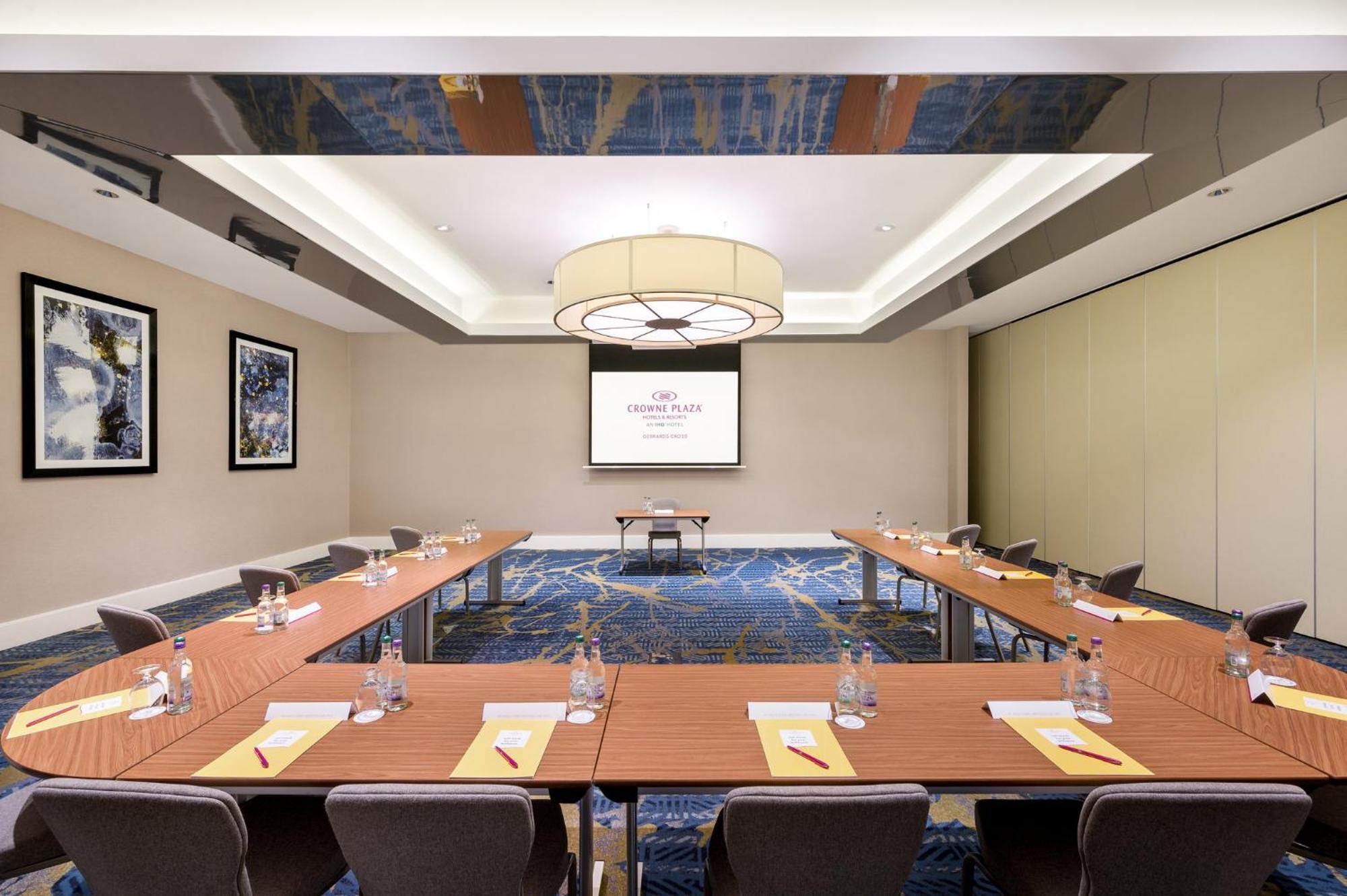 Отель Crowne Plaza Gerrards Cross By Ihg 4*
