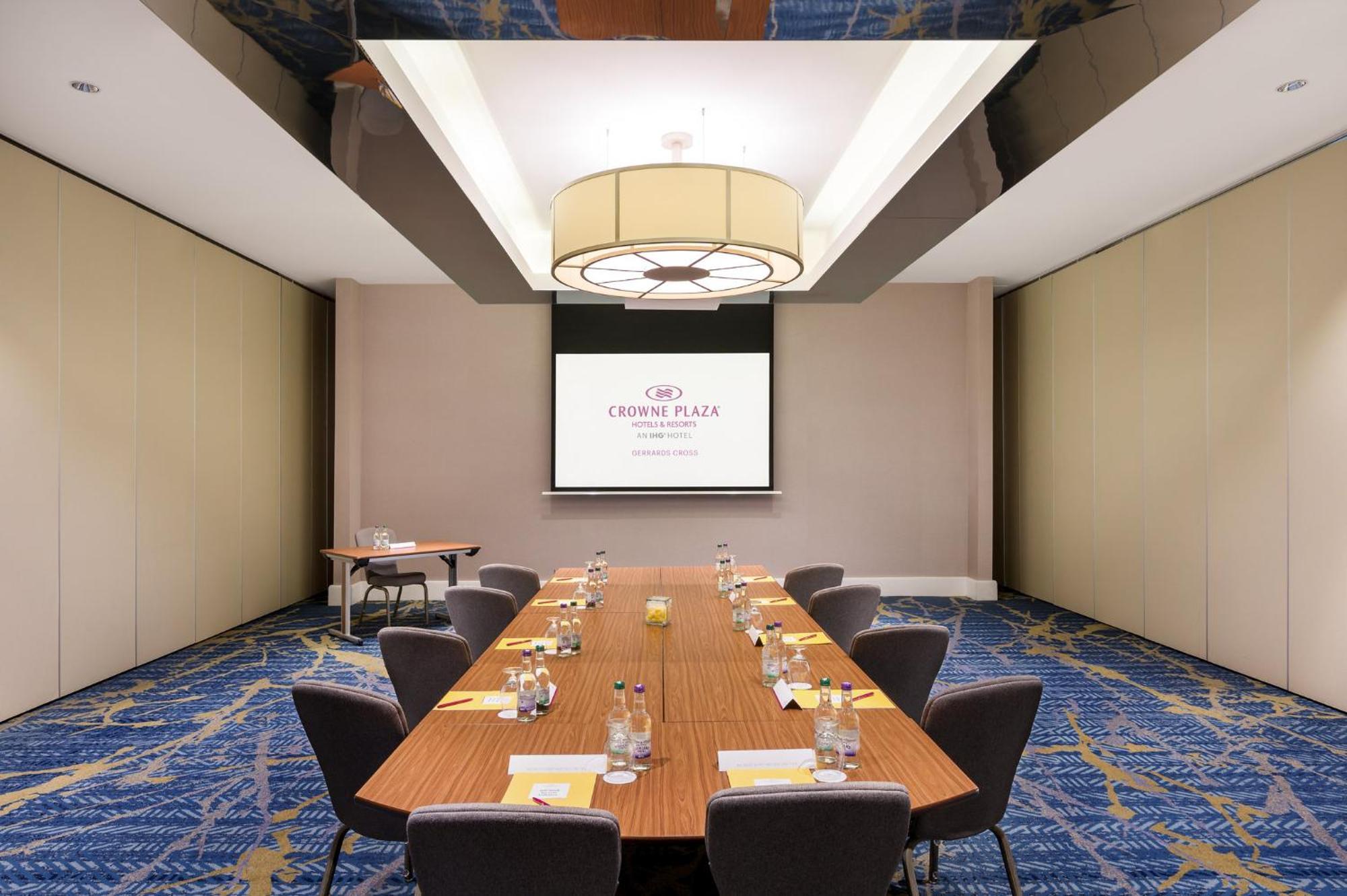 Отель Crowne Plaza Gerrards Cross By Ihg Биконсфилд